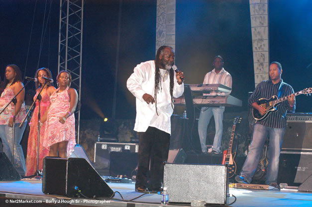 Freddy McGregor @ The Aqueduct on Rose Hall - Friday, January 26, 2007 - 10th Anniversary - Air Jamaica Jazz & Blues Festival 2007 - The Art of Music - Tuesday, January 23 - Saturday, January 27, 2007, The Aqueduct on Rose Hall, Montego Bay, Jamaica - Negril Travel Guide, Negril Jamaica WI - http://www.negriltravelguide.com - info@negriltravelguide.com...!