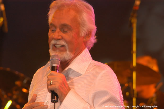 Kenny Rogers @ The Aqueduct on Rose Hall - Friday, January 26, 2007 - 10th Anniversary - Air Jamaica Jazz & Blues Festival 2007 - The Art of Music - Tuesday, January 23 - Saturday, January 27, 2007, The Aqueduct on Rose Hall, Montego Bay, Jamaica - Negril Travel Guide, Negril Jamaica WI - http://www.negriltravelguide.com - info@negriltravelguide.com...!