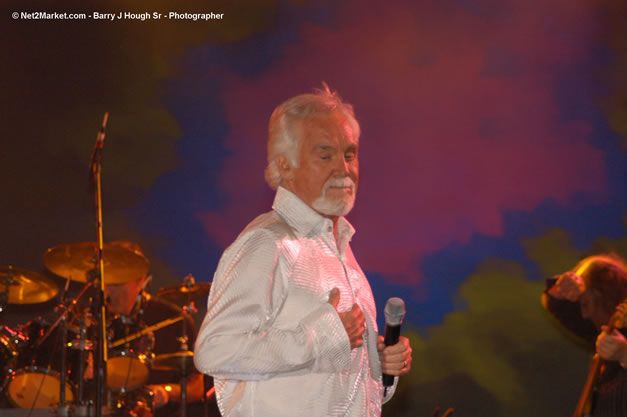 Kenny Rogers @ The Aqueduct on Rose Hall - Friday, January 26, 2007 - 10th Anniversary - Air Jamaica Jazz & Blues Festival 2007 - The Art of Music - Tuesday, January 23 - Saturday, January 27, 2007, The Aqueduct on Rose Hall, Montego Bay, Jamaica - Negril Travel Guide, Negril Jamaica WI - http://www.negriltravelguide.com - info@negriltravelguide.com...!