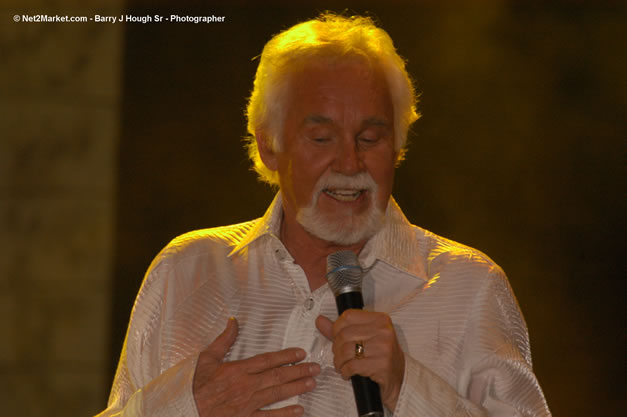 Kenny Rogers @ The Aqueduct on Rose Hall - Friday, January 26, 2007 - 10th Anniversary - Air Jamaica Jazz & Blues Festival 2007 - The Art of Music - Tuesday, January 23 - Saturday, January 27, 2007, The Aqueduct on Rose Hall, Montego Bay, Jamaica - Negril Travel Guide, Negril Jamaica WI - http://www.negriltravelguide.com - info@negriltravelguide.com...!