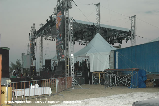 Venue & Audience - Air Jamaica Jazz & Blues Festival 2007 - The Art of Music -  Thursday, January 25th - 10th Anniversary - Air Jamaica Jazz & Blues Festival 2007 - The Art of Music - Tuesday, January 23 - Saturday, January 27, 2007, The Aqueduct on Rose Hall, Montego Bay, Jamaica - Negril Travel Guide, Negril Jamaica WI - http://www.negriltravelguide.com - info@negriltravelguide.com...!