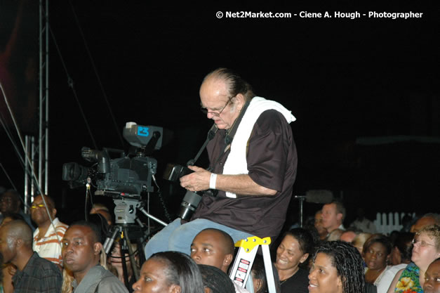 Venue & Audience - Air Jamaica Jazz & Blues Festival 2007 - The Art of Music -  Thursday, January 25th - 10th Anniversary - Air Jamaica Jazz & Blues Festival 2007 - The Art of Music - Tuesday, January 23 - Saturday, January 27, 2007, The Aqueduct on Rose Hall, Montego Bay, Jamaica - Negril Travel Guide, Negril Jamaica WI - http://www.negriltravelguide.com - info@negriltravelguide.com...!