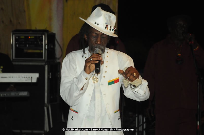 Bunny Wailer & King Yellowman at Bourbon Beach - Monday, February 25, 2008 - Bourbin Beach Restaurant, Bar, Oceanfront Accommodatioins, Live Reggae Music & Disco, Norman Manley Boulevard, Negril, Westmoreland, Jamaica W.I. - Photographs by Net2Market.com - Barry J. Hough Sr, Photographer - Negril Travel Guide, Negril Jamaica WI - http://www.negriltravelguide.com - info@negriltravelguide.com...!