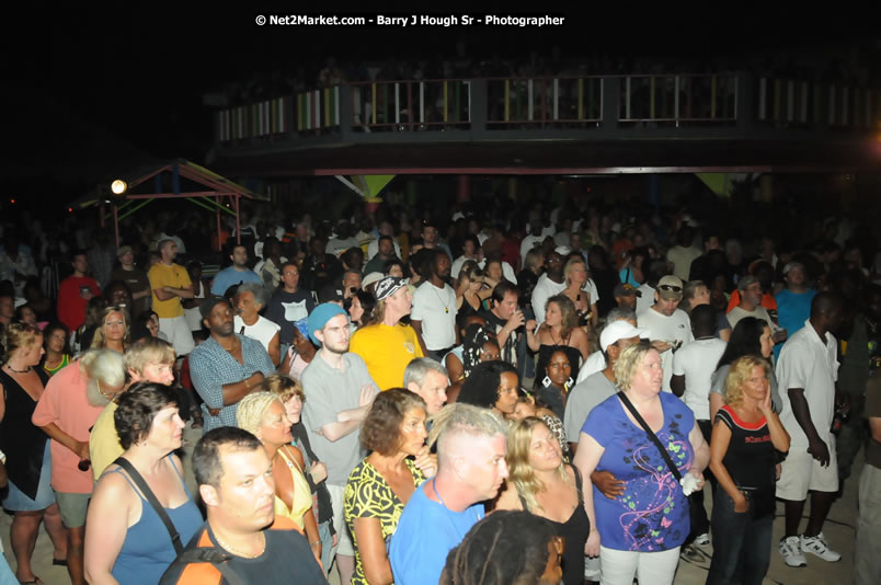 Bunny Wailer & King Yellowman at Bourbon Beach - Monday, February 25, 2008 - Bourbin Beach Restaurant, Bar, Oceanfront Accommodatioins, Live Reggae Music & Disco, Norman Manley Boulevard, Negril, Westmoreland, Jamaica W.I. - Photographs by Net2Market.com - Barry J. Hough Sr, Photographer - Negril Travel Guide, Negril Jamaica WI - http://www.negriltravelguide.com - info@negriltravelguide.com...!