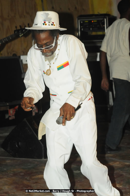 Bunny Wailer & King Yellowman at Bourbon Beach - Monday, February 25, 2008 - Bourbin Beach Restaurant, Bar, Oceanfront Accommodatioins, Live Reggae Music & Disco, Norman Manley Boulevard, Negril, Westmoreland, Jamaica W.I. - Photographs by Net2Market.com - Barry J. Hough Sr, Photographer - Negril Travel Guide, Negril Jamaica WI - http://www.negriltravelguide.com - info@negriltravelguide.com...!