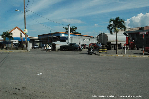 A Walk Around Lucea One Way - Caribbean Medical Mission, Wednesday, October 18, 2006 - Negril Travel Guide, Negril Jamaica WI - http://www.negriltravelguide.com - info@negriltravelguide.com...!