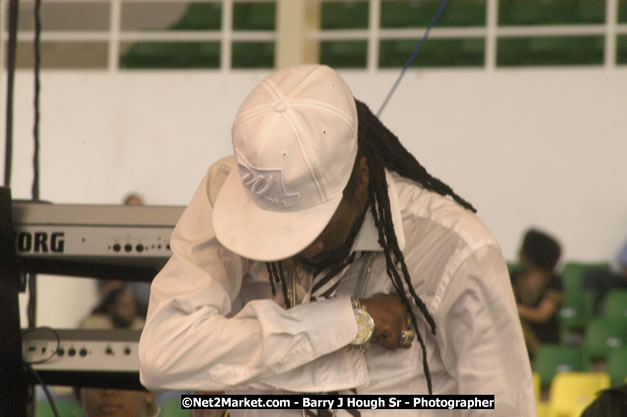 Beenie Man - Cure Fest 2007 - Longing For Concert at Trelawny Multi Purpose Stadium, Trelawny, Jamaica - Sunday, October 14, 2007 - Cure Fest 2007 October 12th-14th, 2007 Presented by Danger Promotions, Iyah Cure Promotions, and Brass Gate Promotions - Alison Young, Publicist - Photographs by Net2Market.com - Barry J. Hough Sr, Photographer - Negril Travel Guide, Negril Jamaica WI - http://www.negriltravelguide.com - info@negriltravelguide.com...!