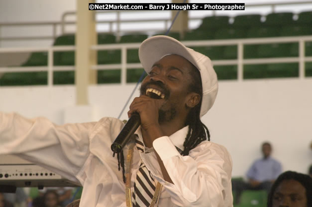 Beenie Man - Cure Fest 2007 - Longing For Concert at Trelawny Multi Purpose Stadium, Trelawny, Jamaica - Sunday, October 14, 2007 - Cure Fest 2007 October 12th-14th, 2007 Presented by Danger Promotions, Iyah Cure Promotions, and Brass Gate Promotions - Alison Young, Publicist - Photographs by Net2Market.com - Barry J. Hough Sr, Photographer - Negril Travel Guide, Negril Jamaica WI - http://www.negriltravelguide.com - info@negriltravelguide.com...!