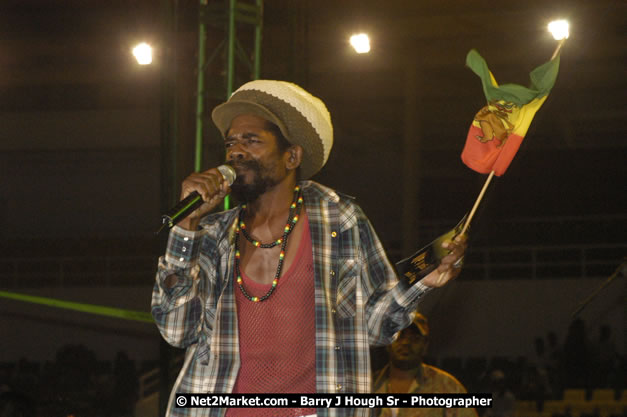 Cocoa Tea - Cure Fest 2007 - Longing For Concert at Trelawny Multi Purpose Stadium, Trelawny, Jamaica - Sunday, October 14, 2007 - Cure Fest 2007 October 12th-14th, 2007 Presented by Danger Promotions, Iyah Cure Promotions, and Brass Gate Promotions - Alison Young, Publicist - Photographs by Net2Market.com - Barry J. Hough Sr, Photographer - Negril Travel Guide, Negril Jamaica WI - http://www.negriltravelguide.com - info@negriltravelguide.com...!