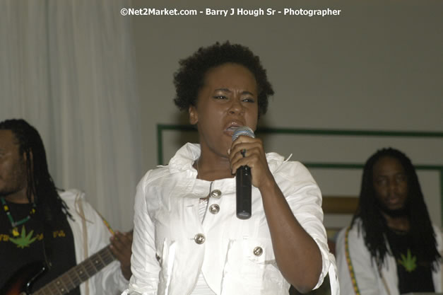 Etana - Reflections - Cure Fest 2007 - All White Birth-Night Party - Hosted by Jah Cure - Starfish Trelawny Hotel - Trelawny, Jamaica - Friday, October 12, 2007 - Cure Fest 2007 October 12th-14th, 2007 Presented by Danger Promotions, Iyah Cure Promotions, and Brass Gate Promotions - Alison Young, Publicist - Photographs by Net2Market.com - Barry J. Hough Sr, Photographer - Negril Travel Guide, Negril Jamaica WI - http://www.negriltravelguide.com - info@negriltravelguide.com...!