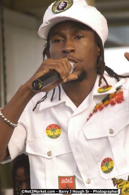 Jah Cure - Cure Fest 2007 - Longing For Concert at Trelawny Multi Purpose Stadium, Trelawny, Jamaica - Sunday, October 14, 2007 - Cure Fest 2007 October 12th-14th, 2007 Presented by Danger Promotions, Iyah Cure Promotions, and Brass Gate Promotions - Alison Young, Publicist - Photographs by Net2Market.com - Barry J. Hough Sr, Photographer - Negril Travel Guide, Negril Jamaica WI - http://www.negriltravelguide.com - info@negriltravelguide.com...!