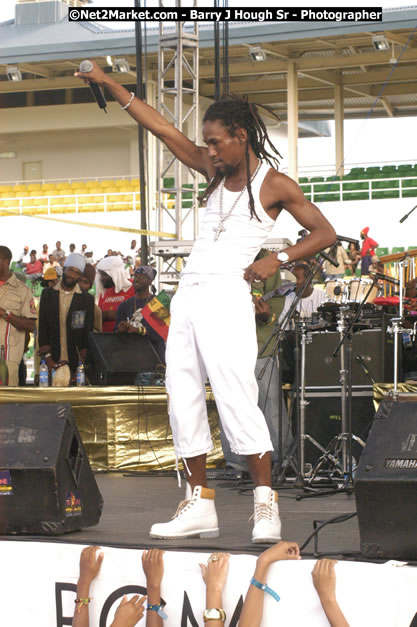 Jah Cure - Cure Fest 2007 - Longing For Concert at Trelawny Multi Purpose Stadium, Trelawny, Jamaica - Sunday, October 14, 2007 - Cure Fest 2007 October 12th-14th, 2007 Presented by Danger Promotions, Iyah Cure Promotions, and Brass Gate Promotions - Alison Young, Publicist - Photographs by Net2Market.com - Barry J. Hough Sr, Photographer - Negril Travel Guide, Negril Jamaica WI - http://www.negriltravelguide.com - info@negriltravelguide.com...!