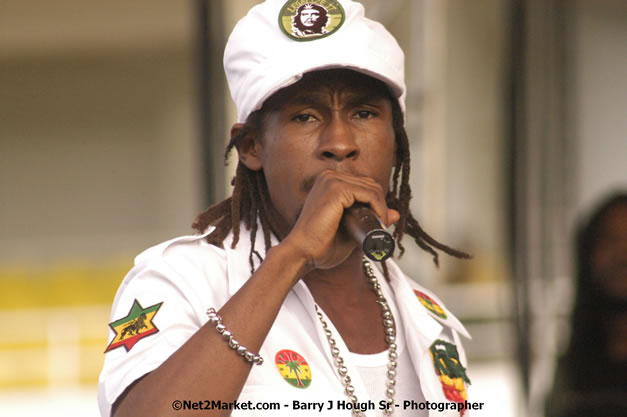 Jah Cure - Cure Fest 2007 - Longing For Concert at Trelawny Multi Purpose Stadium, Trelawny, Jamaica - Sunday, October 14, 2007 - Cure Fest 2007 October 12th-14th, 2007 Presented by Danger Promotions, Iyah Cure Promotions, and Brass Gate Promotions - Alison Young, Publicist - Photographs by Net2Market.com - Barry J. Hough Sr, Photographer - Negril Travel Guide, Negril Jamaica WI - http://www.negriltravelguide.com - info@negriltravelguide.com...!