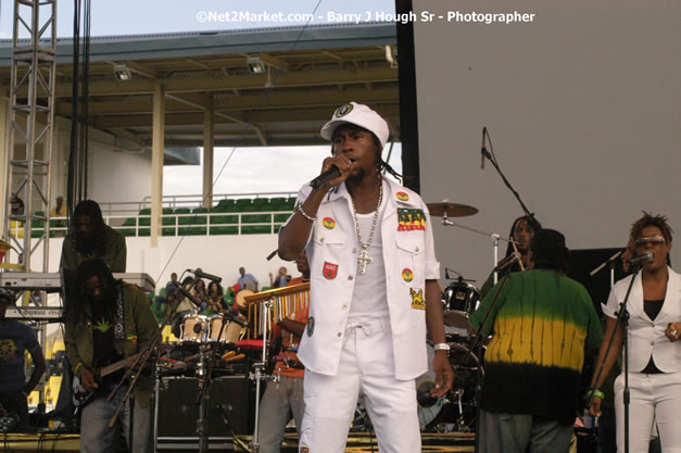 Jah Cure - Cure Fest 2007 - Longing For Concert at Trelawny Multi Purpose Stadium, Trelawny, Jamaica - Sunday, October 14, 2007 - Cure Fest 2007 October 12th-14th, 2007 Presented by Danger Promotions, Iyah Cure Promotions, and Brass Gate Promotions - Alison Young, Publicist - Photographs by Net2Market.com - Barry J. Hough Sr, Photographer - Negril Travel Guide, Negril Jamaica WI - http://www.negriltravelguide.com - info@negriltravelguide.com...!