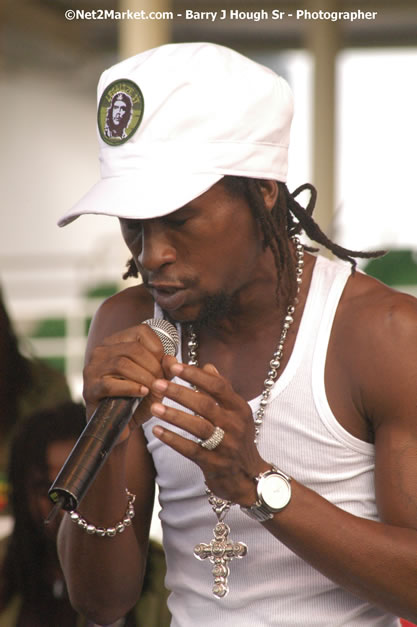 Jah Cure - Cure Fest 2007 - Longing For Concert at Trelawny Multi Purpose Stadium, Trelawny, Jamaica - Sunday, October 14, 2007 - Cure Fest 2007 October 12th-14th, 2007 Presented by Danger Promotions, Iyah Cure Promotions, and Brass Gate Promotions - Alison Young, Publicist - Photographs by Net2Market.com - Barry J. Hough Sr, Photographer - Negril Travel Guide, Negril Jamaica WI - http://www.negriltravelguide.com - info@negriltravelguide.com...!