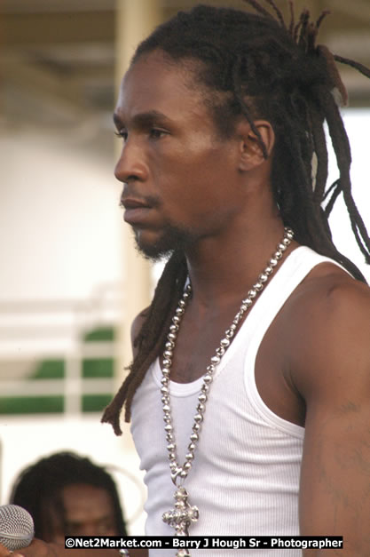 Jah Cure - Cure Fest 2007 - Longing For Concert at Trelawny Multi Purpose Stadium, Trelawny, Jamaica - Sunday, October 14, 2007 - Cure Fest 2007 October 12th-14th, 2007 Presented by Danger Promotions, Iyah Cure Promotions, and Brass Gate Promotions - Alison Young, Publicist - Photographs by Net2Market.com - Barry J. Hough Sr, Photographer - Negril Travel Guide, Negril Jamaica WI - http://www.negriltravelguide.com - info@negriltravelguide.com...!