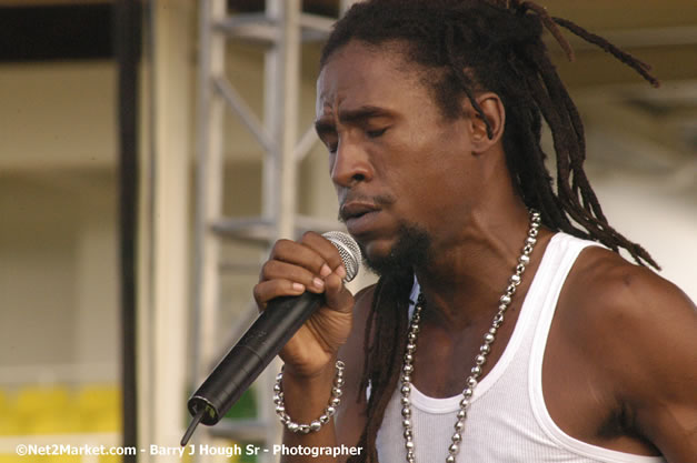 Jah Cure - Cure Fest 2007 - Longing For Concert at Trelawny Multi Purpose Stadium, Trelawny, Jamaica - Sunday, October 14, 2007 - Cure Fest 2007 October 12th-14th, 2007 Presented by Danger Promotions, Iyah Cure Promotions, and Brass Gate Promotions - Alison Young, Publicist - Photographs by Net2Market.com - Barry J. Hough Sr, Photographer - Negril Travel Guide, Negril Jamaica WI - http://www.negriltravelguide.com - info@negriltravelguide.com...!