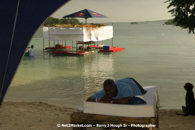 Hybrid Go Ultra - Independence Negril 2K7 - A Barefoot Beach Party @ The Hybrid Beach Cove aka Half Moon Beach Club, Sunday, August 5, 2007, Half Moon Beach, Hanover Parish, Jamaica - Negril Travel Guide.com, Negril Jamaica WI - http://www.negriltravelguide.com - info@negriltravelguide.com...!