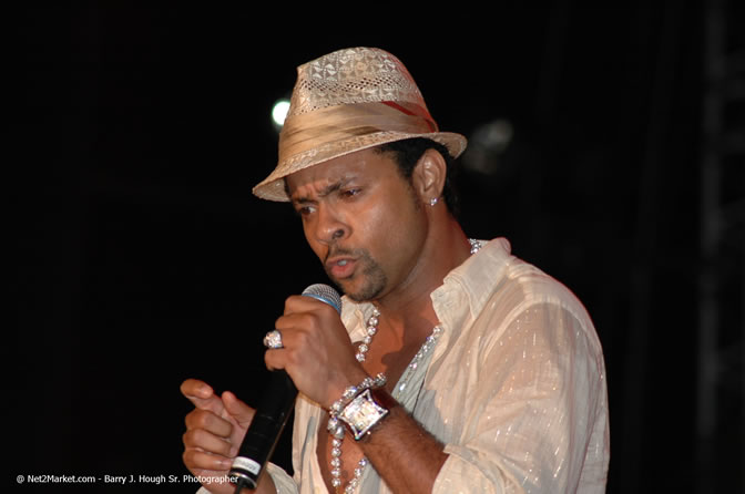 Shaggy - Air Jamaica Jazz & Blues Festival 2006 - The Art of Music - Cinnamon Hill Golf Club - Rosehall Resort & Country Club, Montego Bay, Jamaica W.I. - Thursday, January 26, 2006 - Negril Travel Guide, Negril Jamaica WI - http://www.negriltravelguide.com - info@negriltravelguide.com...!