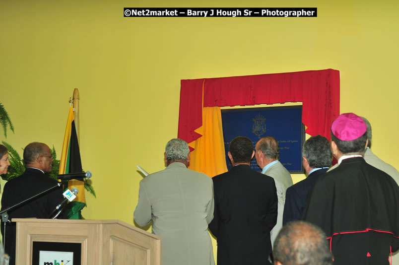 The Unveiling Of The Commemorative Plaque By The Honourable Prime Minister, Orette Bruce Golding, MP, And Their Majesties, King Juan Carlos I And Queen Sofia Of Spain - On Wednesday, February 18, 2009, Marking The Completion Of The Expansion Of Sangster International Airport, Venue at Sangster International Airport, Montego Bay, St James, Jamaica - Wednesday, February 18, 2009 - Photographs by Net2Market.com - Barry J. Hough Sr, Photographer/Photojournalist - Negril Travel Guide, Negril Jamaica WI - http://www.negriltravelguide.com - info@negriltravelguide.com...!