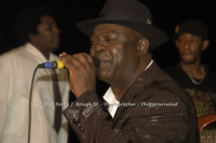 Chaka Demus & Pliers - Live In Concert @ Negril Escape Resort and Spa, December 8, 2009, One Love Drive, West End, Negril, Westmoreland, Jamaica W.I. - Photographs by Net2Market.com - Barry J. Hough Sr, Photographer/Photojournalist - Negril Travel Guide, Negril Jamaica WI - http://www.negriltravelguide.com - info@negriltravelguide.com...!