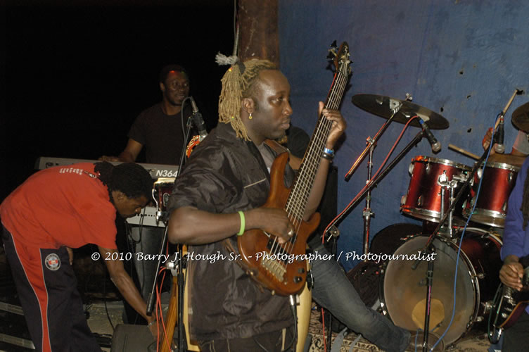 Etana - Live In Concert - One Love Reggae Concert Series 09/10 @ Negril Escape Resort and Spa, December 22, 2009, One Love Drive, West End, Negril, Westmoreland, Jamaica W.I. - Photographs by Net2Market.com - Barry J. Hough Sr, Photographer/Photojournalist - Negril Travel Guide, Negril Jamaica WI - http://www.negriltravelguide.com - info@negriltravelguide.com...!