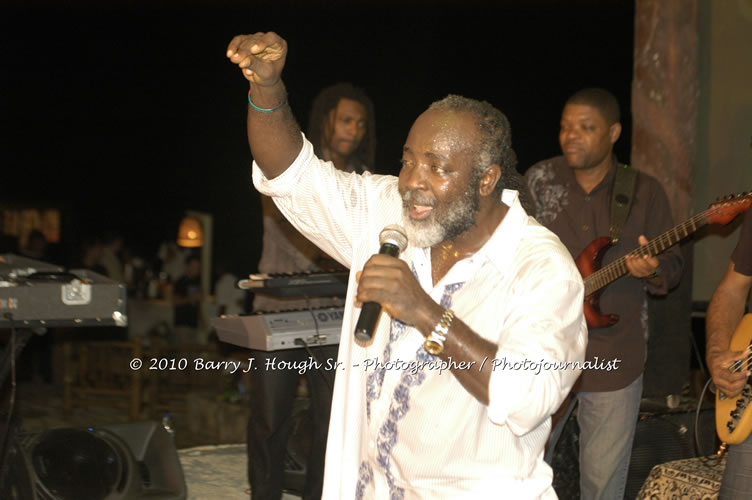 Freddy McGregor - Live In Concert @ Negril Escape Resort and Spa, One Love Drive, West End, Negril, Westmoreland, Jamaica W.I. - Photographs by Net2Market.com - Barry J. Hough Sr, Photographer/Photojournalist - Negril Travel Guide, Negril Jamaica WI - http://www.negriltravelguide.com - info@negriltravelguide.com...!