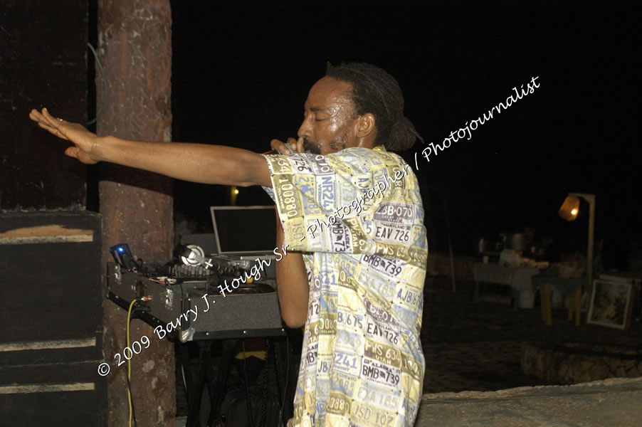  Sanchez - Live in Concert - at the One Love Reggae Concert Series 09/10 @ Negril Escape Resort & Spa - Also Featuring: Timmi Burrell and Justice Merchant- Backing Band Roots Warrior - DJ Gemini - MC Oliver Cargill, Negril Escape Resort & Spa, One Love Drive, West End, Negril, Westmoreland, Jamaica W.I. - Tuesday, November 24, 2009 - Photographs by Net2Market.com - Barry J. Hough Sr, Photographer / Photojournalist - Photos taken with a Nikon D70, D100, or D300 - Negril Travel Guide, Negril Jamaica WI - http://www.negriltravelguide.com - info@negriltravelguide.com...!