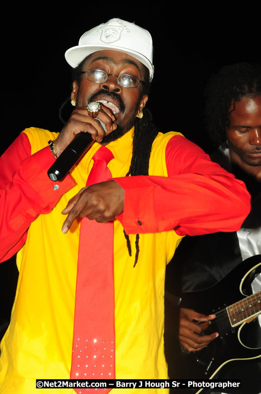 Beenie Man - Live in Concert, plus Hiyah Grade Band @ The Sunset Show @ Negril Escape Resort and Spa, Tuesday, February 3, 2009 - Live Reggae Music at Negril Escape - Tuesday Nights 6:00PM to 10:00 PM - One Love Drive, West End, Negril, Westmoreland, Jamaica W.I. - Photographs by Net2Market.com - Barry J. Hough Sr, Photographer/Photojournalist - The Negril Travel Guide - Negril's and Jamaica's Number One Concert Photography Web Site with over 40,000 Jamaican Concert photographs Published -  Negril Travel Guide, Negril Jamaica WI - http://www.negriltravelguide.com - info@negriltravelguide.com...!