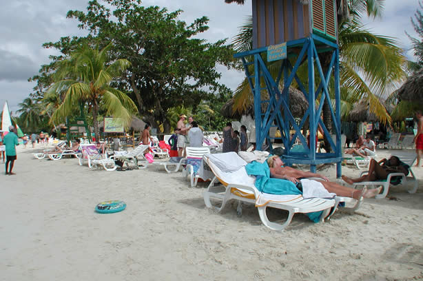 A Photo Walk along Negril's Famous Seven Mile Beach - Negril Travel Guide, Negril Jamaica WI - http://www.negriltravelguide.com - info@negriltravelguide.com...!