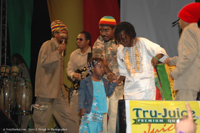 Luciano - Tru Juice Rebel Salute 2006 - Reggae's Premiere Roots Festival - Pre-Show Venue Photos -Port Kaiser Sports Club, Saturday, January 14, 2006 - Negril Travel Guide, Negril Jamaica WI - http://www.negriltravelguide.com - info@negriltravelguide.com...!