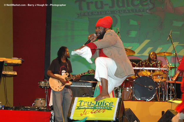 Fanton Mojah @ Tru-Juice Rebel Salute 2007 - Saturday, January 13, 2007, Port Kaiser Sports Club, St. Elizabeth - Negril Travel Guide, Negril Jamaica WI - http://www.negriltravelguide.com - info@negriltravelguide.com...!