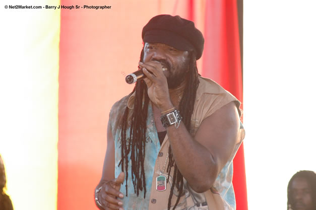 Tony Rebel Closing Tru-Juice Rebel Salute 2007 - Saturday, January 13, 2007, Port Kaiser Sports Club, St. Elizabeth - Negril Travel Guide, Negril Jamaica WI - http://www.negriltravelguide.com - info@negriltravelguide.com...!