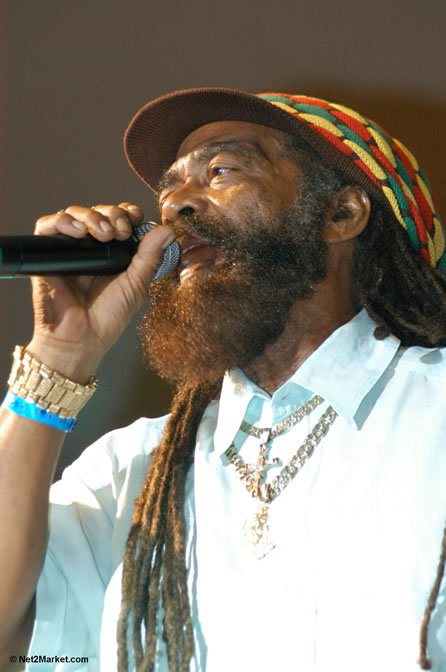 John Holt - Red Stripe Reggae Sumfest 2005 - Rockers Night - July 20th, 2005 - Negril Travel Guide, Negril Jamaica WI - http://www.negriltravelguide.com - info@negriltravelguide.com...!