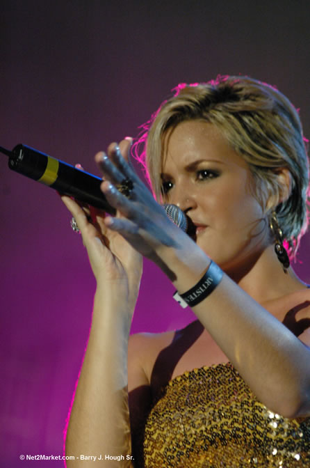 Tami Chynn - Red Stripe Reggae Sumfest 2005 - International Night #2 - July 23th, 2005 - Negril Travel Guide, Negril Jamaica WI - http://www.negriltravelguide.com - info@negriltravelguide.com...!