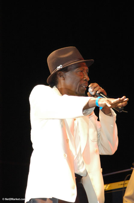 Alton Ellis - Red Stripe Reggae Sumfest 2005 - Rockers Night - July 20th, 2005 - Negril Travel Guide, Negril Jamaica WI - http://www.negriltravelguide.com - info@negriltravelguide.com...!