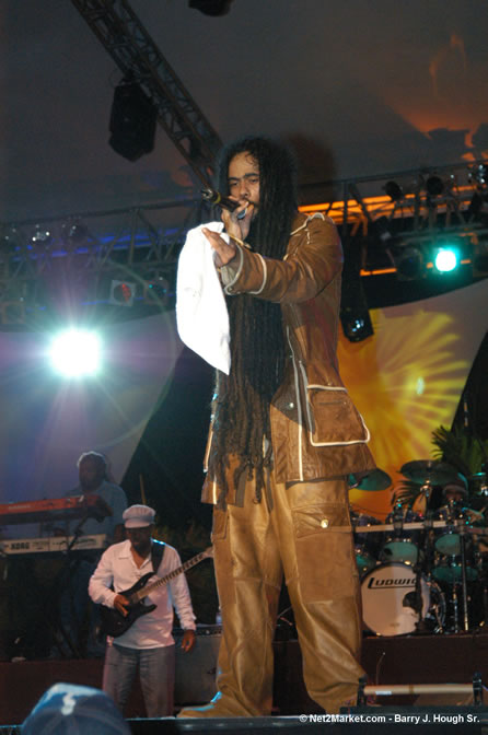 Damian "Junior Gong" Marley & Stephen Marley - Red Stripe Reggae Sumfest 2005 - International Night #2 - July 23th, 2005 - Negril Travel Guide, Negril Jamaica WI - http://www.negriltravelguide.com - info@negriltravelguide.com...!