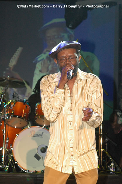 Beres Hammond - Red Stripe Reggae Sumfest 2007 - Zenith - Saturday, July 21, 2007 - Catherine Hall, Montego Bay, St James, Jamaica W.I. - Negril Travel Guide, Negril Jamaica WI - http://www.negriltravelguide.com - info@negriltravelguide.com...!