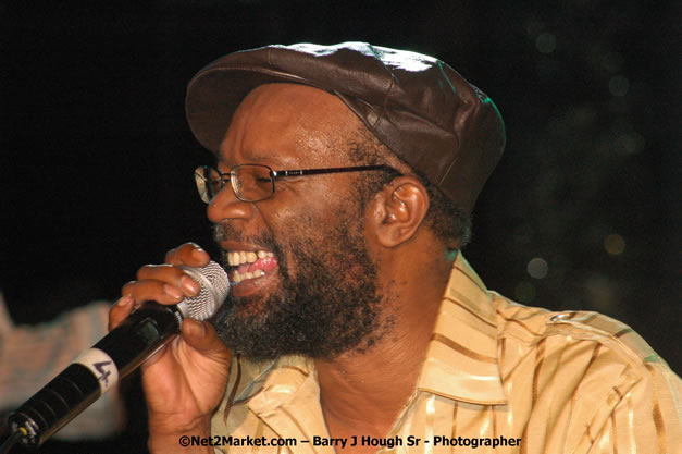 Beres Hammond - Red Stripe Reggae Sumfest 2007 - Zenith - Saturday, July 21, 2007 - Catherine Hall, Montego Bay, St James, Jamaica W.I. - Negril Travel Guide, Negril Jamaica WI - http://www.negriltravelguide.com - info@negriltravelguide.com...!