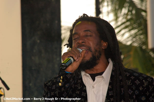 Half Pint - Red Stripe Reggae Sumfest 2007 - Zenith - Saturday, July 21, 2007 - Catherine Hall, Montego Bay, St James, Jamaica W.I. - Negril Travel Guide, Negril Jamaica WI - http://www.negriltravelguide.com - info@negriltravelguide.com...!