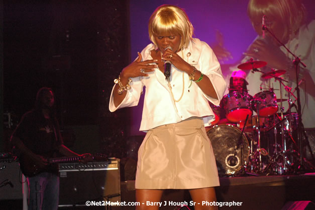 Lady Saw - Explosion - Red Stripe Reggae Sumfest 2007 - Thursday, July 19, 2007 - Red Stripe Reggae Sumfest 2007 at Catherine Hall, Montego Bay, St James, Jamaica W.I. - Negril Travel Guide, Negril Jamaica WI - http://www.negriltravelguide.com - info@negriltravelguide.com...!