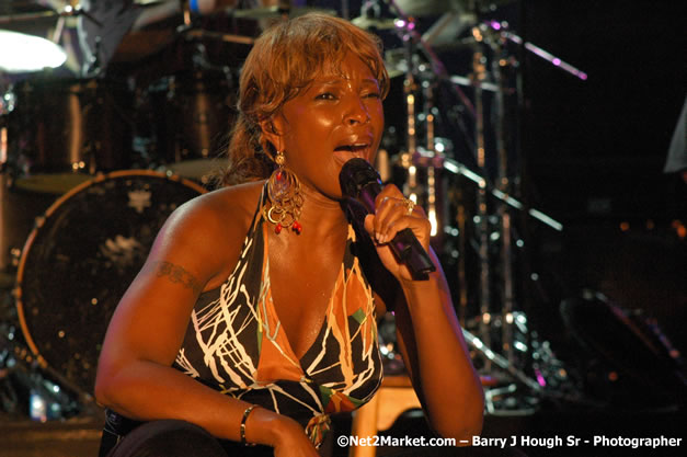 Mary J. Blige - Red Stripe Reggae Sumfest 2007 - Zenith - Saturday, July 21, 2007 - Catherine Hall, Montego Bay, St James, Jamaica W.I. - Negril Travel Guide, Negril Jamaica WI - http://www.negriltravelguide.com - info@negriltravelguide.com...!