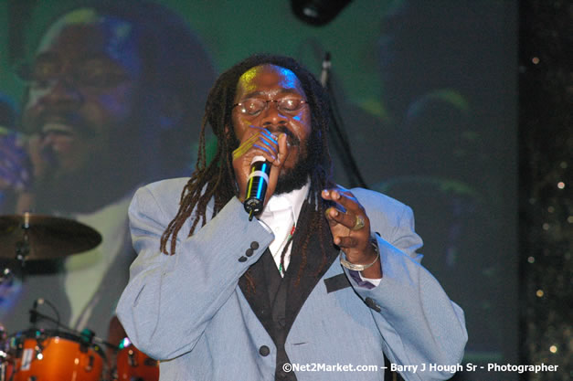 Tarrus Riley - Red Stripe Reggae Sumfest 2007 - Zenith - Saturday, July 21, 2007 - Catherine Hall, Montego Bay, St James, Jamaica W.I. - Negril Travel Guide, Negril Jamaica WI - http://www.negriltravelguide.com - info@negriltravelguide.com...!