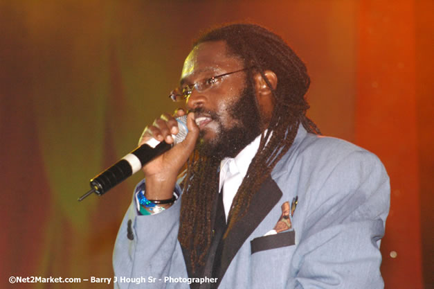 Tarrus Riley - Red Stripe Reggae Sumfest 2007 - Zenith - Saturday, July 21, 2007 - Catherine Hall, Montego Bay, St James, Jamaica W.I. - Negril Travel Guide, Negril Jamaica WI - http://www.negriltravelguide.com - info@negriltravelguide.com...!