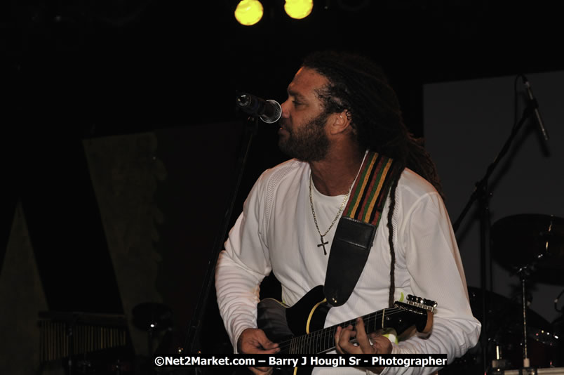 Andy Vernon @ Red Stripe Reggae Sumfest 2008 International Night 2, Catherine Hall, Montego Bay - Saturday, July 19, 2008 - Reggae Sumfest 2008 July 13 - July 19, 2008 - Photographs by Net2Market.com - Barry J. Hough Sr. Photojournalist/Photograper - Photographs taken with a Nikon D300 - Negril Travel Guide, Negril Jamaica WI - http://www.negriltravelguide.com - info@negriltravelguide.com...!