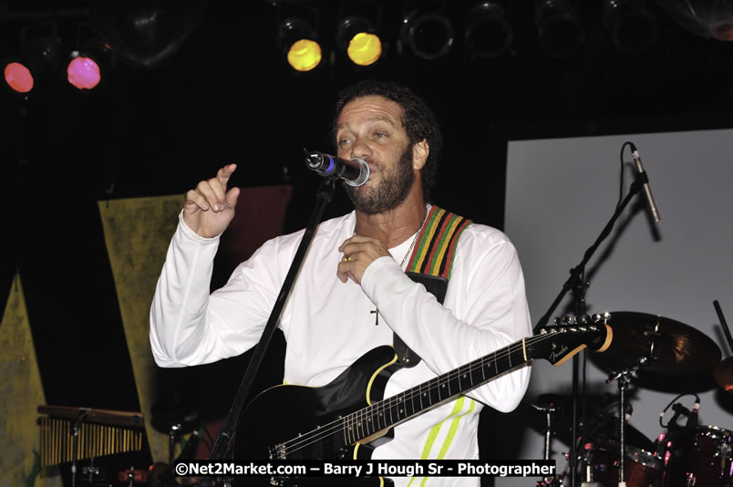 Andy Vernon @ Red Stripe Reggae Sumfest 2008 International Night 2, Catherine Hall, Montego Bay - Saturday, July 19, 2008 - Reggae Sumfest 2008 July 13 - July 19, 2008 - Photographs by Net2Market.com - Barry J. Hough Sr. Photojournalist/Photograper - Photographs taken with a Nikon D300 - Negril Travel Guide, Negril Jamaica WI - http://www.negriltravelguide.com - info@negriltravelguide.com...!