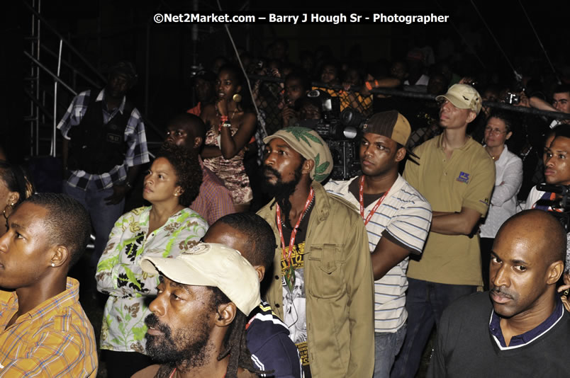 Lil Wayne @ Red Stripe Reggae Sumfest 2008 International Night 2, Catherine Hall, Montego Bay - Saturday, July 19, 2008 - Reggae Sumfest 2008 July 13 - July 19, 2008 - Photographs by Net2Market.com - Barry J. Hough Sr. Photojournalist/Photograper - Photographs taken with a Nikon D300 - Negril Travel Guide, Negril Jamaica WI - http://www.negriltravelguide.com - info@negriltravelguide.com...!