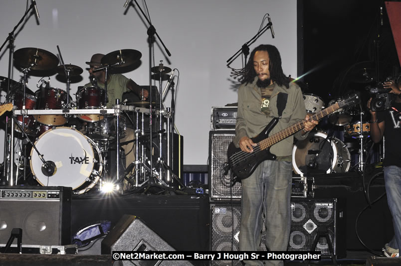 Rootz Underground @ Red Stripe Reggae Sumfest 2008 International Night 2, Catherine Hall, Montego Bay - Saturday, July 19, 2008 - Reggae Sumfest 2008 July 13 - July 19, 2008 - Photographs by Net2Market.com - Barry J. Hough Sr. Photojournalist/Photograper - Photographs taken with a Nikon D300 - Negril Travel Guide, Negril Jamaica WI - http://www.negriltravelguide.com - info@negriltravelguide.com...!