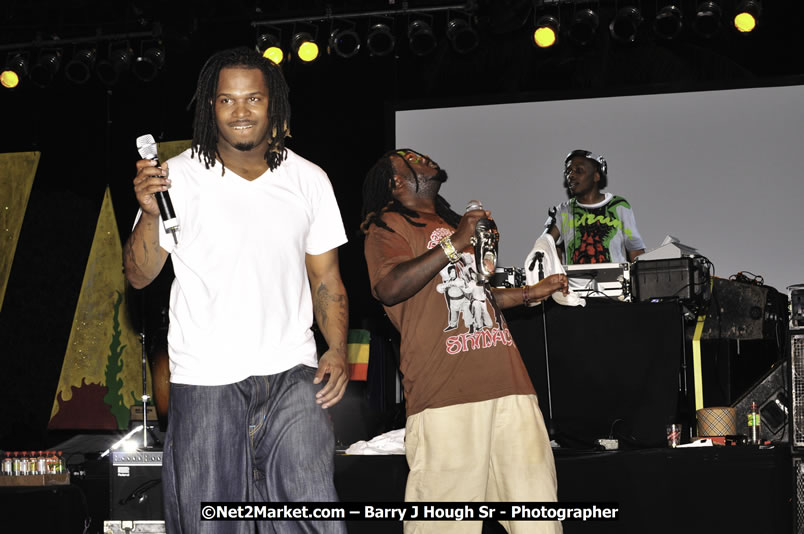 T - Pain @ Red Stripe Reggae Sumfest 2008 International Night 2, Catherine Hall, Montego Bay - Saturday, July 19, 2008 - Reggae Sumfest 2008 July 13 - July 19, 2008 - Photographs by Net2Market.com - Barry J. Hough Sr. Photojournalist/Photograper - Photographs taken with a Nikon D300 - Negril Travel Guide, Negril Jamaica WI - http://www.negriltravelguide.com - info@negriltravelguide.com...!