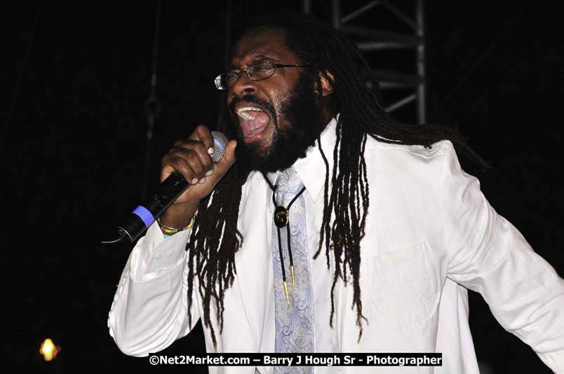 Tarrus Riley @ Red Stripe Reggae Sumfest 2008 International Night 2, Catherine Hall, Montego Bay - Saturday, July 19, 2008 - Reggae Sumfest 2008 July 13 - July 19, 2008 - Photographs by Net2Market.com - Barry J. Hough Sr. Photojournalist/Photograper - Photographs taken with a Nikon D300 - Negril Travel Guide, Negril Jamaica WI - http://www.negriltravelguide.com - info@negriltravelguide.com...!